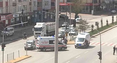 Ambulansla hafif ticari araç çarpıştı: 1 yaralı