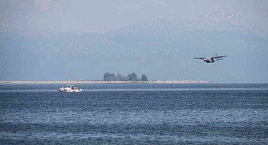 Beyşehir Gölü üzerinde bot ve paraşütçü atma tatbikatı