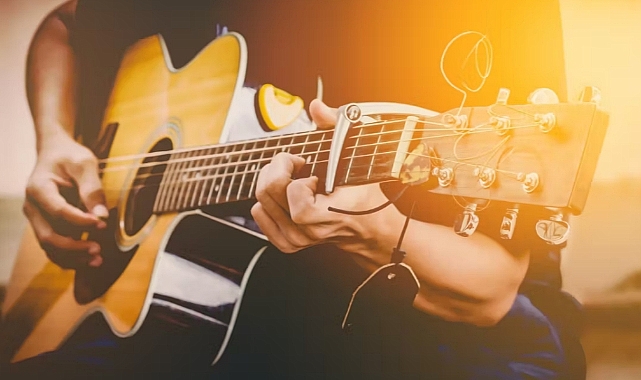 En Güzel Müzik Parçalarının Akorlarını Dinle