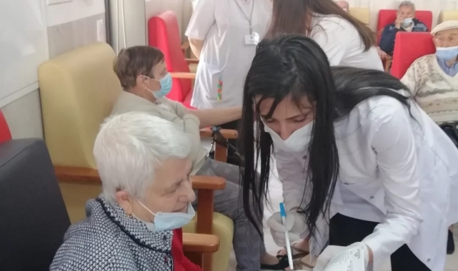 Hasta ve yaşlı hizmetleri eğitimi gören lise öğrencileri Portekiz'de staj yapıyor