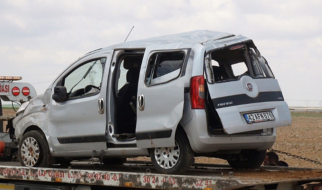 Karaman'da hafif ticari araç takla attı: 3 yaralı
