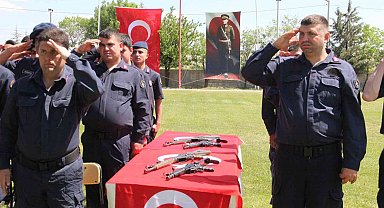 Karaman'da bir günlük askerlik yapan engelliler törenle yemin etti