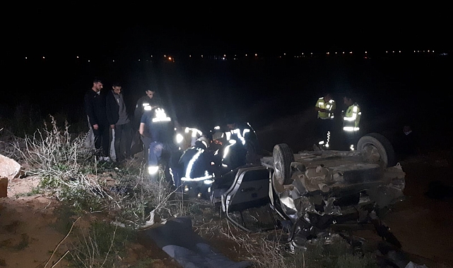 Karaman'da takla atan otomobilde sıkışan 3 kişi itfaiye tarafından kurtarıldı