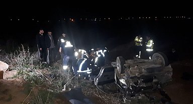 Karaman'da takla atan otomobilde sıkışan 3 kişi itfaiye tarafından kurtarıldı