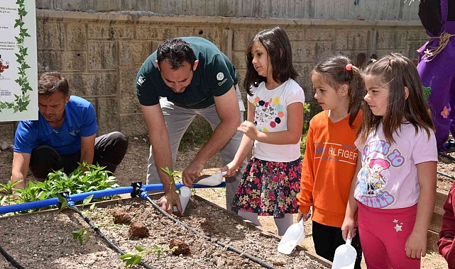 Okul bostanı projesiyle öğrenciler toprakla buluşuyor