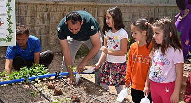 Okul bostanı projesiyle öğrenciler toprakla buluşuyor