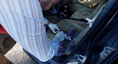 Uyuşturucu tacirlerine otomobilde baskın