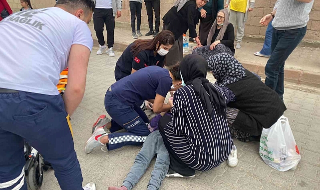Yola fırlayan çocuğa otomobil çarptı