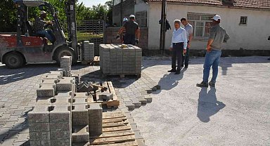 Akşehir Belediyesinden yol ve kilitli taş çalışması