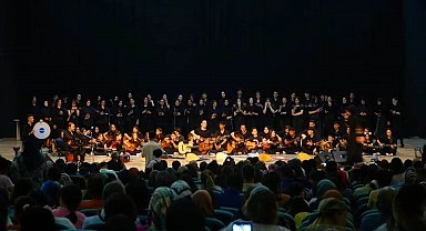 Beyşehir'de 115 kişilik öğrenci korosu ve orkestrasından yaza merhaba konseri