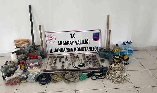 Defineci dinamitlerle birlikte suçüstü yakalandı