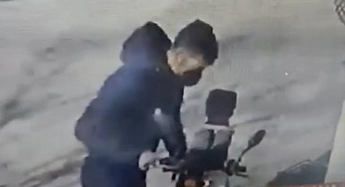 Elektrikli bisiklet hırsızını taktığı maske de kurtaramadı