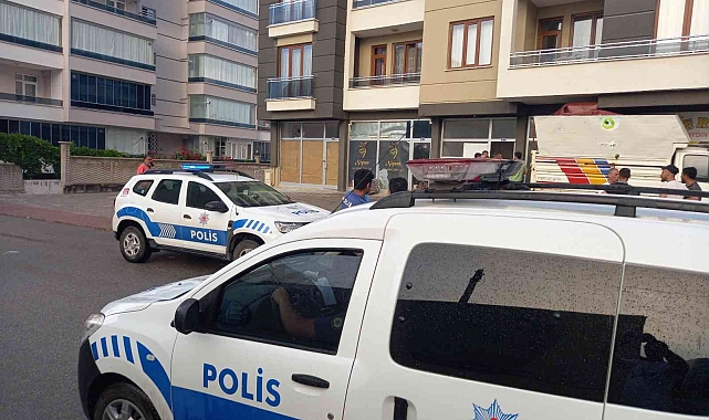 İş yeri sahibini vurmak için saldıran kardeşler misafiri vurdu