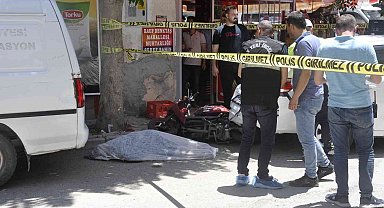 Karaman'da 2 araç arasında kalan yaşlı kadın hayatını kaybetti