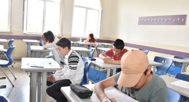 "Karatay Okuyor Projesi"ne katılan öğrenciler sınavda ter döktü