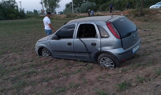 Kontrolden çıkan otomobil tarlaya uçtu: 4 yaralı