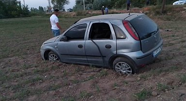 Kontrolden çıkan otomobil tarlaya uçtu: 4 yaralı