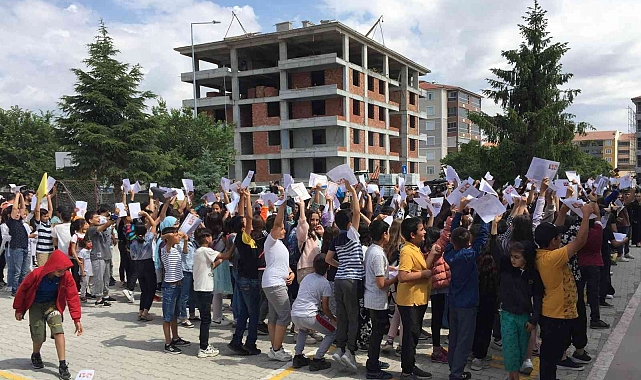 Kulu'da 7 bin 731 öğrenci karne sevinci yaşadı