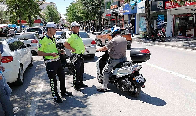 Trafikte kask ve emniyet kemeri denetimleri sürüyor
