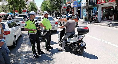 Trafikte kask ve emniyet kemeri denetimleri sürüyor