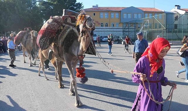 Beyşehir'de develerle temsili Yörük göçü canlandırıldı