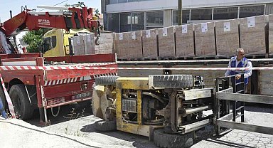 Devrilen forkliftin altında sıkışan operatör yaralandı