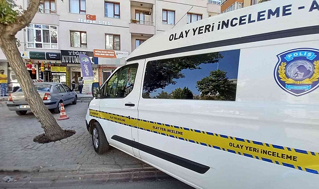 Döviz bozdurma bahanesiyle kuyumcudan 100 bin lira çaldılar
