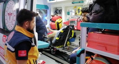İki arkadaşın bıçaklı kavgası kanlı bitti: 1 yaralı