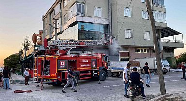İş yerindeki baca yangını büyümeden söndürüldü