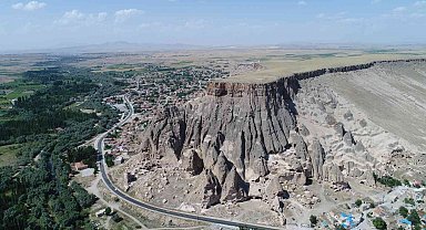 Kapadokya'nın giriş kapısındaki Selime Katedrali'ne ziyaretçi ilgisi arttı