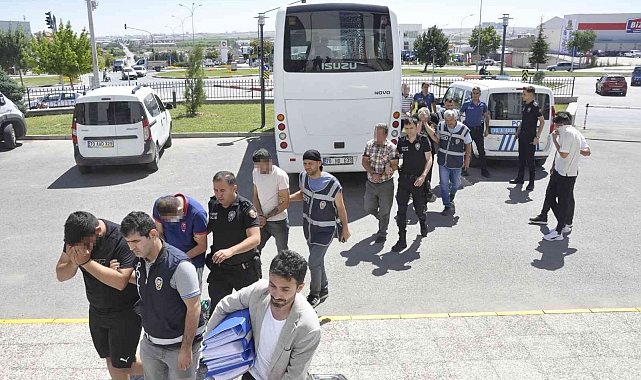 Karaman polisinden 2 ilde escort operasyonu: 11 tutuklama