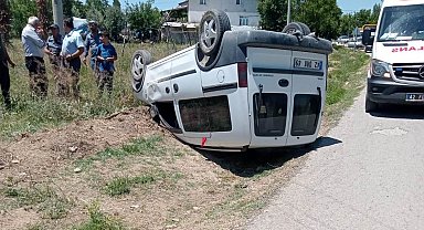 Konya'da hafif ticari araç takla attı: 2 yaralı