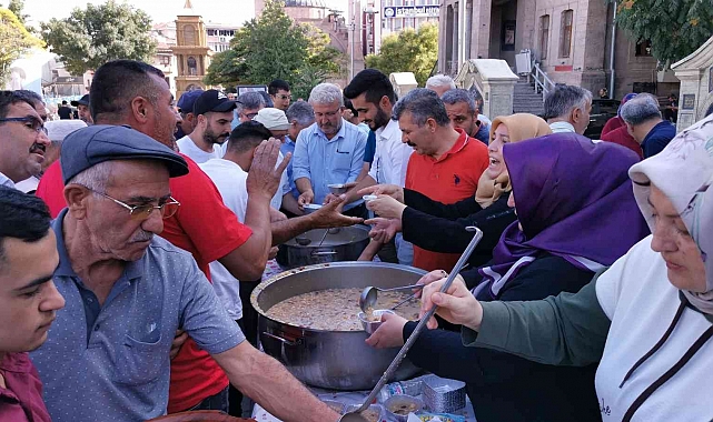 Aksaray'da AK Parti'den vatandaşlara aşure ikramı