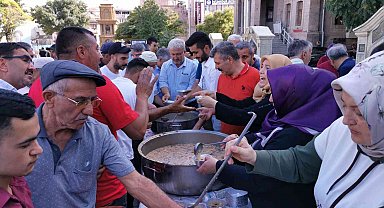 Aksaray'da AK Parti'den vatandaşlara aşure ikramı