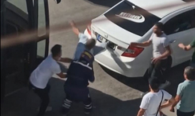Aksaray'da şoförlerin yol verme tartışması sopalı kavgaya dönüştü