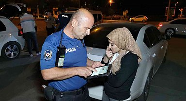 Denetimden kaçmak için ters şeride girdi, yakalanınca aday sürücü ve alkollü olduğu ortaya çıktı