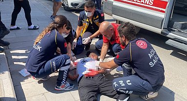 İki arkadaşın bıçaklı kavgası kanlı bitti