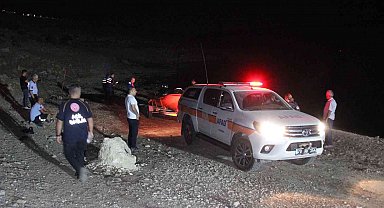 Karaman'da baraja düşen hafif ticari araç bulundu