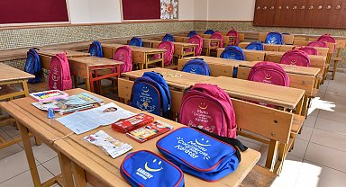 Karatay Belediyesi'nden 10 bin öğrenciye çanta ve kırtasiye desteği