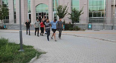 Kontak anahtarı üzerinde unutulan otomobili çaldılar