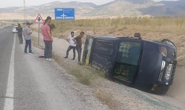 Kontrolden çıkan minibüs devrildi: 3 yaralı