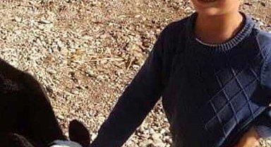 Köpeklerin saldırısında ağır yaralanan çocuk gözlerini açtı
