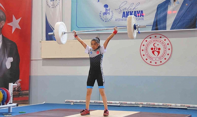 Minikler Türkiye Halter Şampiyonası Akşehir'de başladı