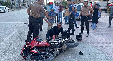 Polisten kaçan motosiklet sürücüsü kamyonete çarpınca yakalandı