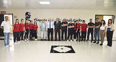 Rektör Namık Ak, kadın halter milli takım sporcularını ağırladı