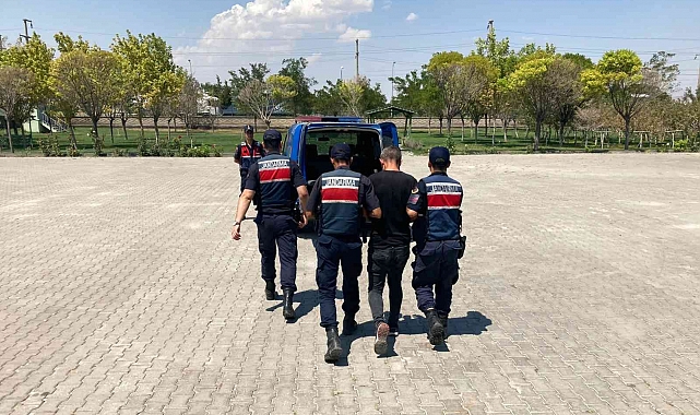 Uyuşturucu ticaretinden aranan 2 şahıs yakalandı