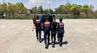 Uyuşturucu ticaretinden aranan 2 şahıs yakalandı