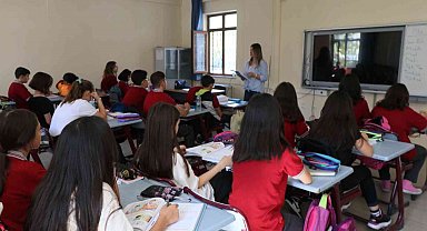Aksaray'da 91 bin 745 öğrenci için ilk ders zili çaldı