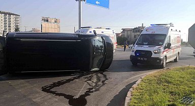 Aksaray'da minibüsle otomobil çarpıştı: 2'si çocuk 6 kişi yaralandı