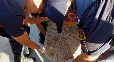 Araçta Roma dönemine ait mezar steli ele geçirildi
